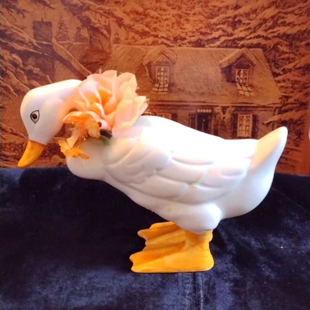 Duck Artistic gifts with peach colored flower Vintage